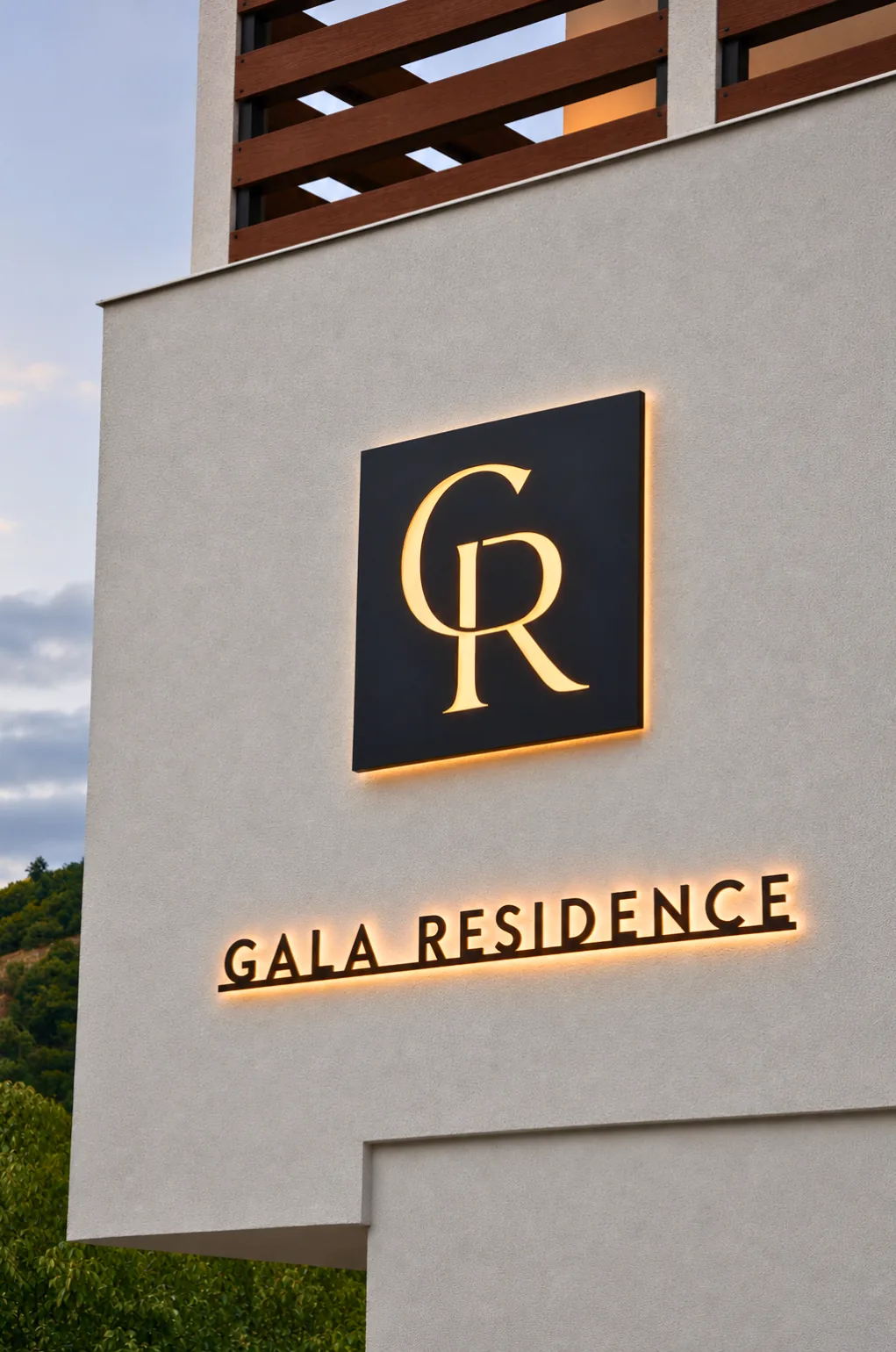 Osvetljen znak Gala Residence